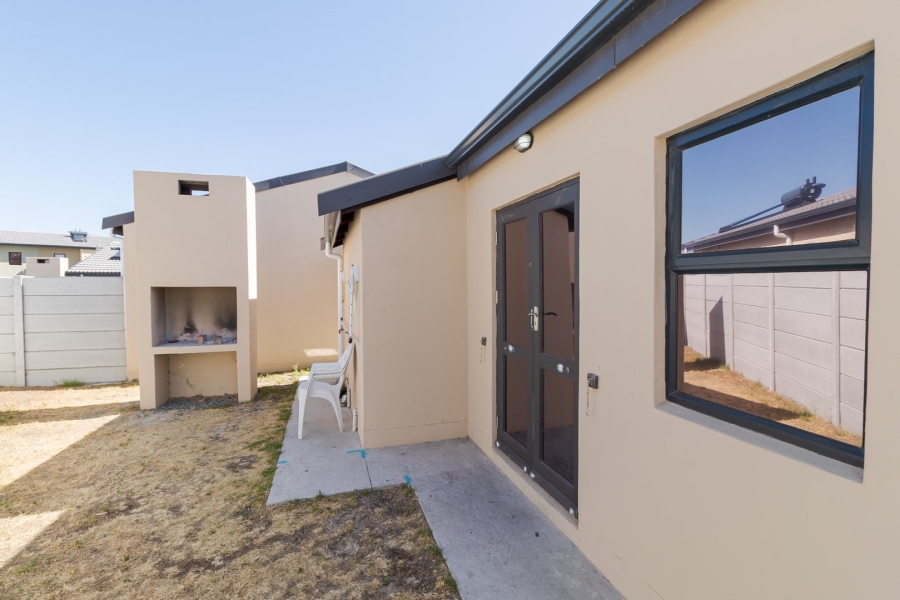 To Let 3 Bedroom Property for Rent in Sunset Glen Western Cape